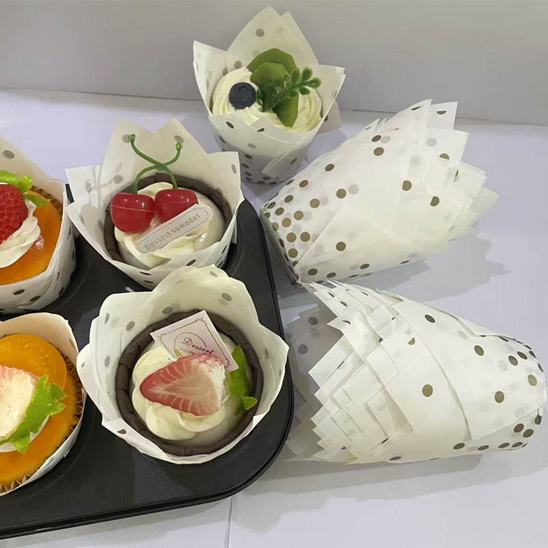 50個/100個 ゴールドドットチューリップケーキカップ、高 - Event Suppliers のレビューと価格